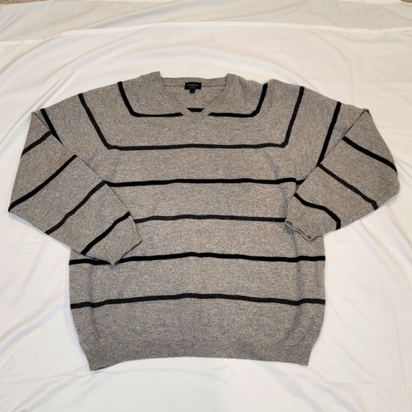Burberry Other - Burberry Golf Sweater Large Gray